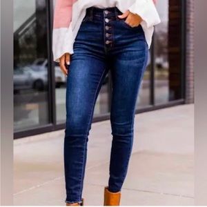 PINK LILLY the chelsie wash Hi Rise Skinny jeans - never worn size 29